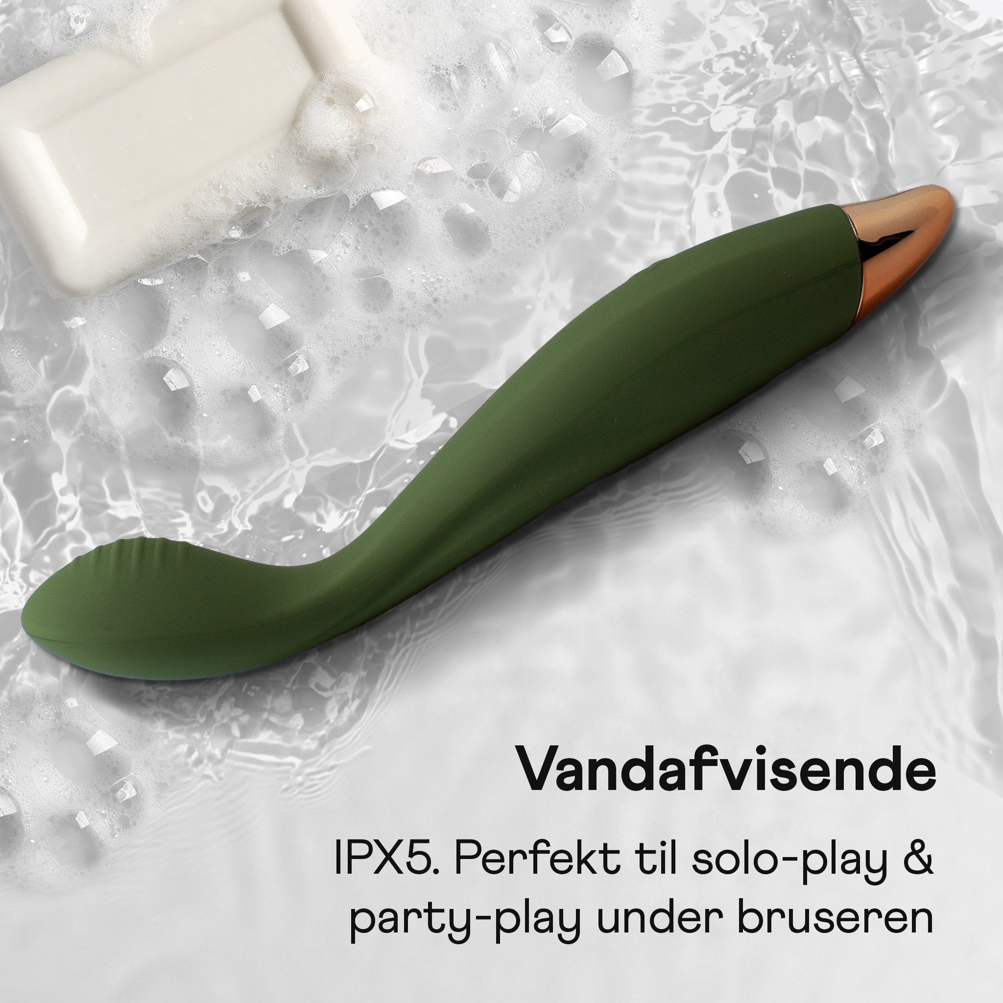 Amina Sleek fleksibel fingervibrator i grøn liggende i vand set oppefra