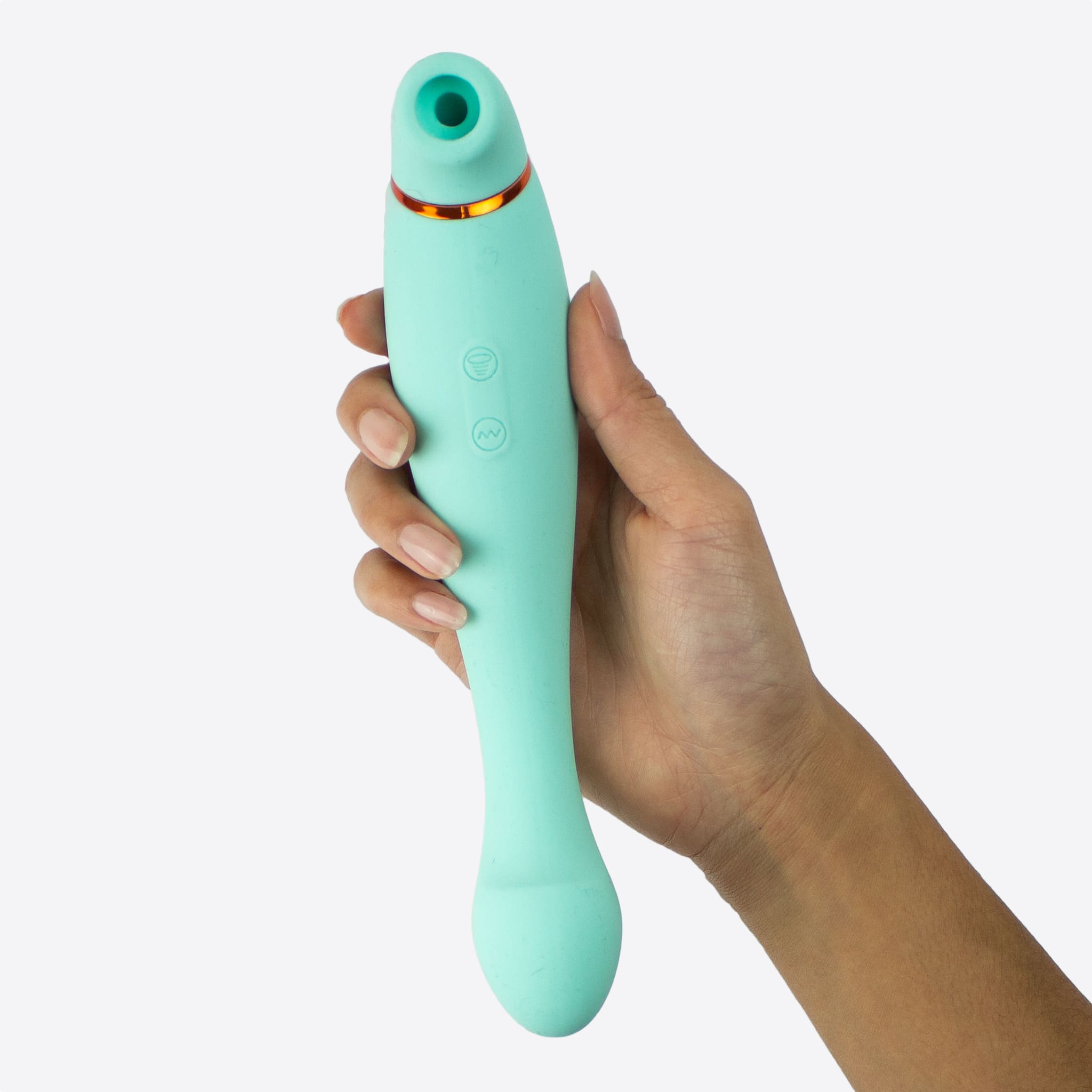 Amina Amor 3-i-1 klitoris stimulator set forfra holdt i en feminin hånd